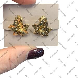 Avon “Precious Leaf” Goldtone clip Earrings NIB 1989. Vintage